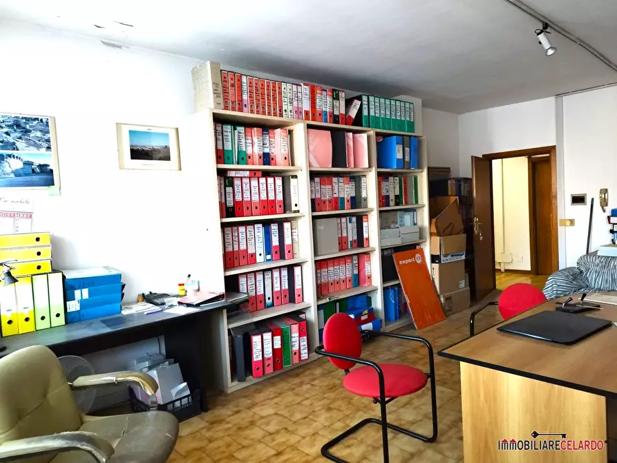 Immagine 5 di Ufficio in vendita  a Colle Di Val D'elsa