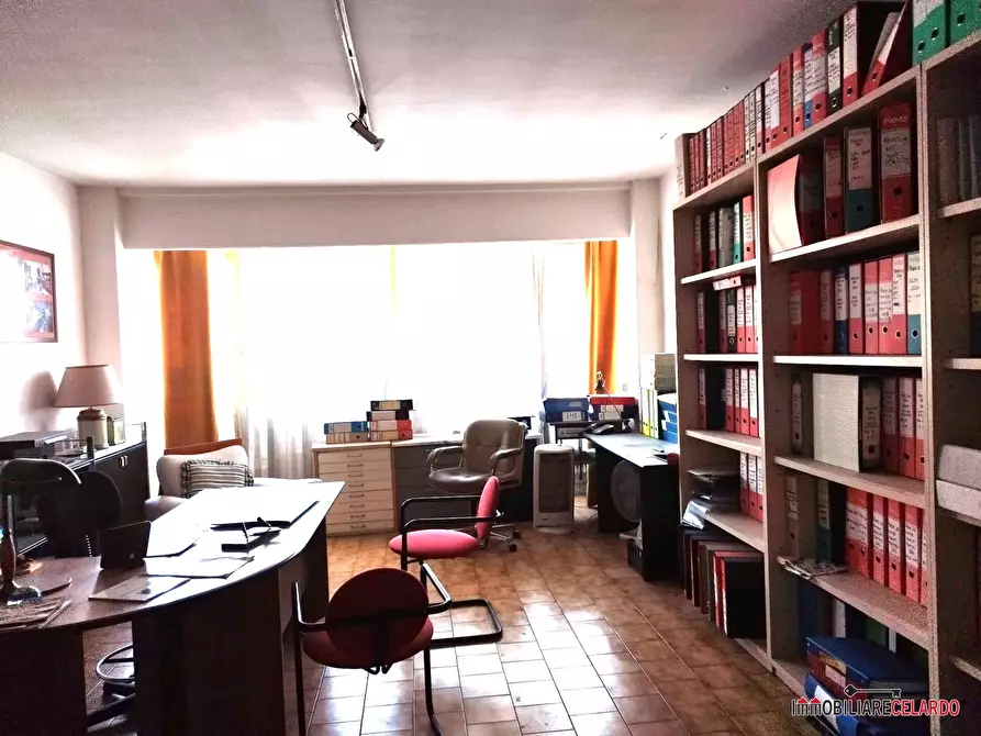 Immagine 3 di Ufficio in vendita  a Colle Di Val D'elsa
