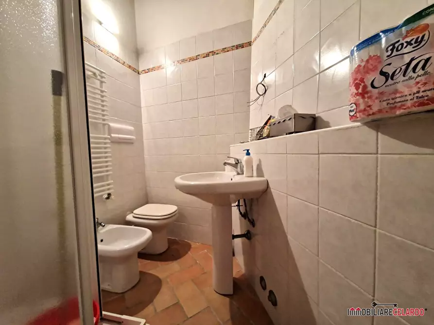 Immagine 8 di Ufficio in vendita  a Colle Di Val D'elsa