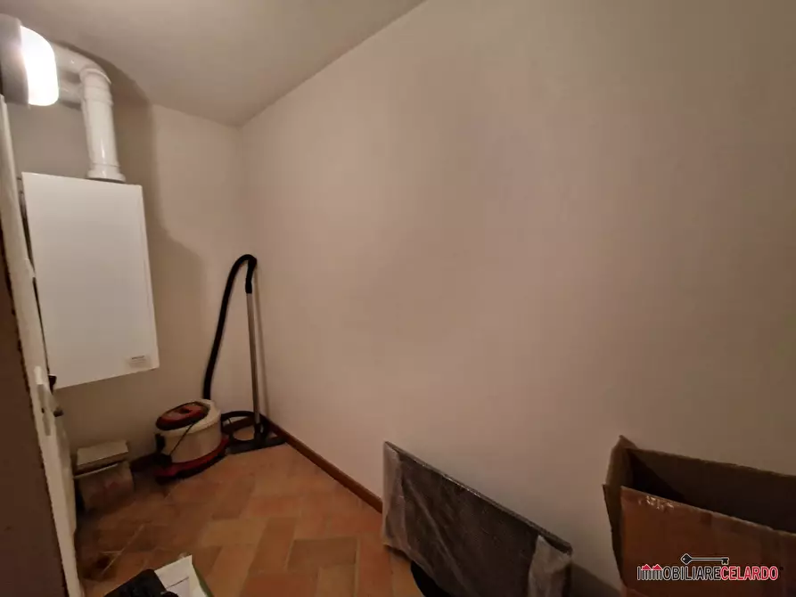 Immagine 9 di Ufficio in vendita  a Colle Di Val D'elsa