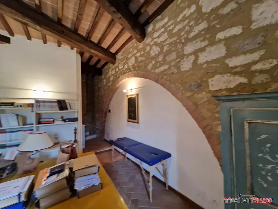 Immagine 5 di Ufficio in vendita  a Colle Di Val D'elsa