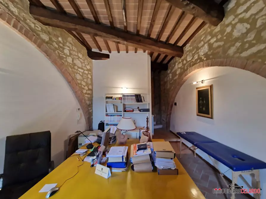 Immagine 3 di Ufficio in vendita  a Colle Di Val D'elsa