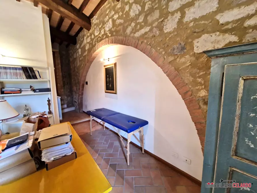 Immagine 4 di Ufficio in vendita  a Colle Di Val D'elsa