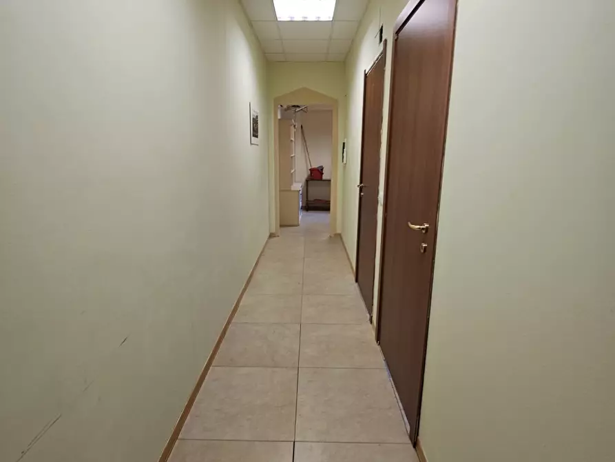 Immagine 5 di Ufficio in vendita  a Colle Di Val D'elsa