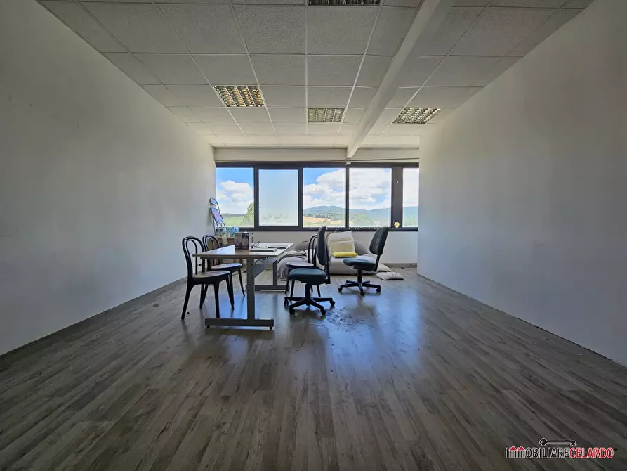 Immagine 3 di Ufficio in vendita  a Colle Di Val D'elsa
