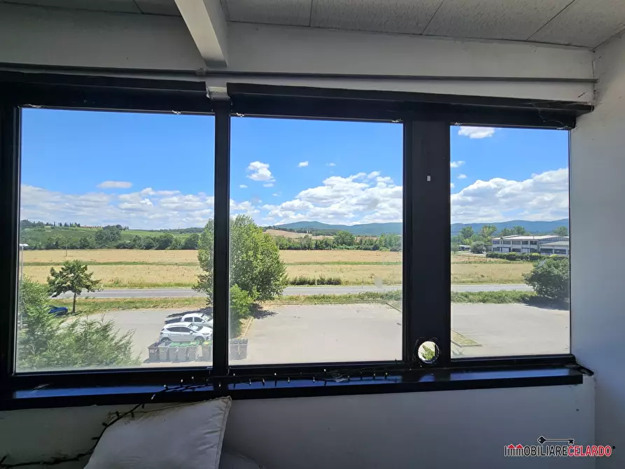 Immagine 4 di Ufficio in vendita  a Colle Di Val D'elsa