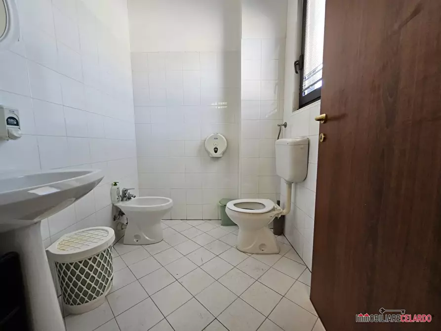 Immagine 9 di Ufficio in vendita  a Colle Di Val D'elsa