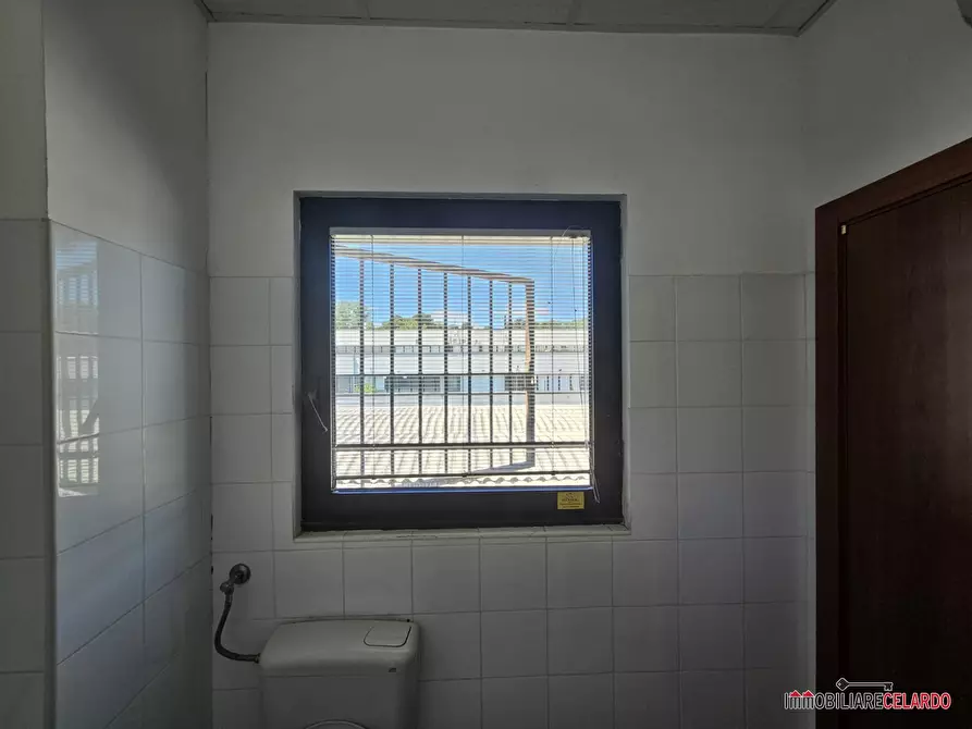 Immagine 10 di Ufficio in vendita  a Colle Di Val D'elsa