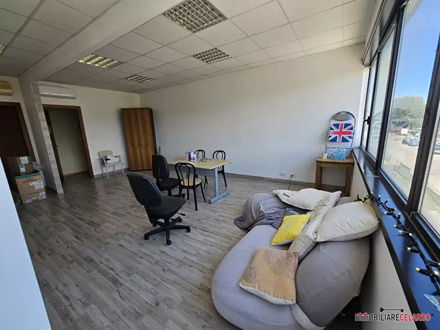 Immagine 2 di Ufficio in vendita  a Colle Di Val D'elsa