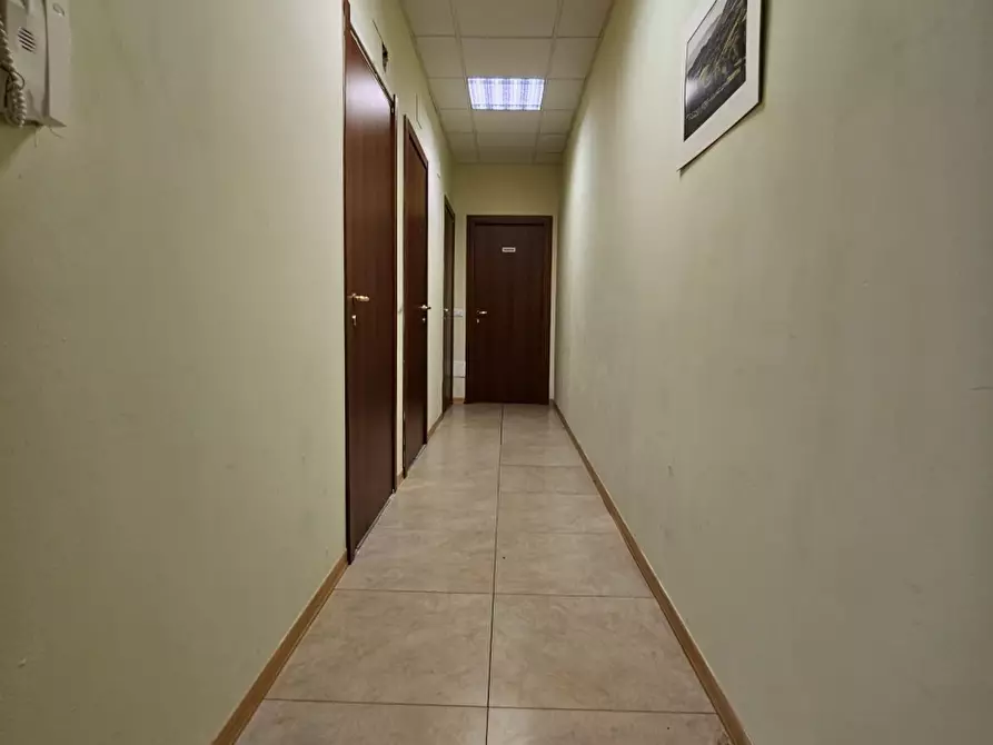 Immagine 7 di Ufficio in vendita  a Colle Di Val D'elsa
