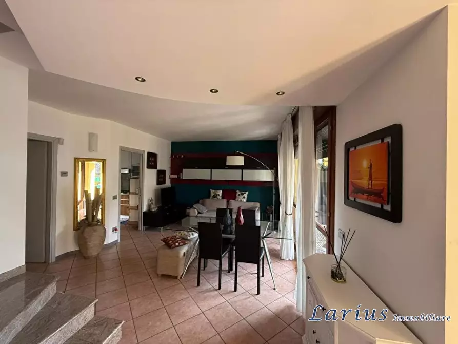 Immagine 9 di Villetta a schiera in vendita  17 a Erba