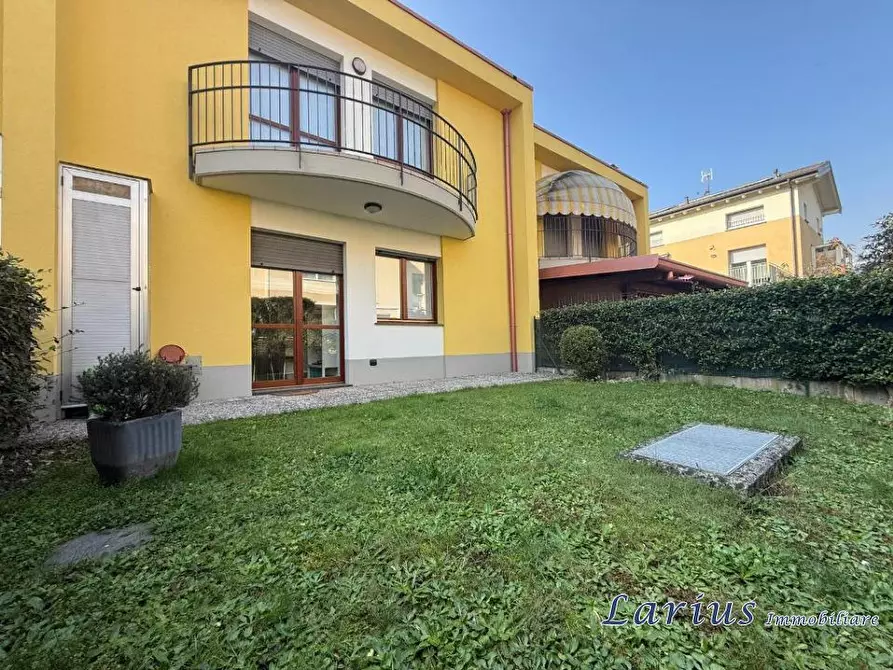 Immagine 2 di Villetta a schiera in vendita  17 a Erba