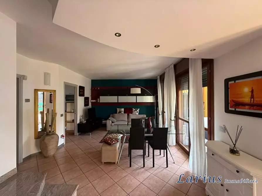 Immagine 10 di Villetta a schiera in vendita  17 a Erba