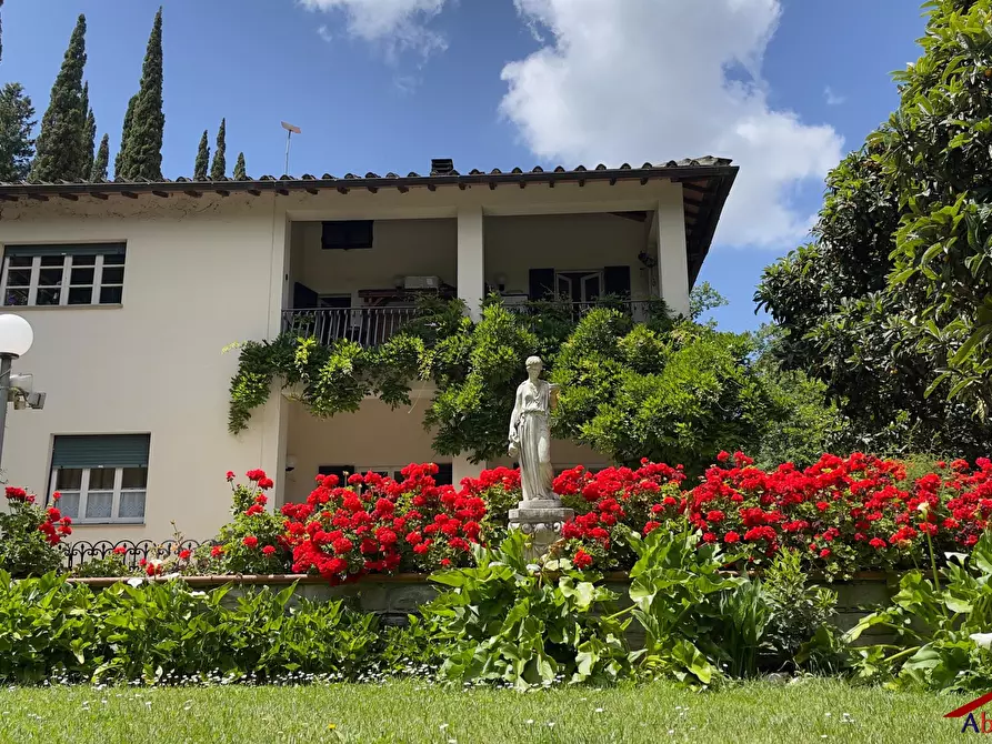 Immagine 5 di Villa in vendita  37 a Arezzo