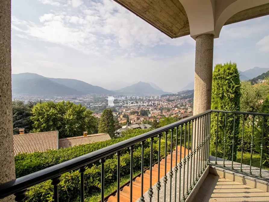 Immagine 2 di Villa in vendita  a Torre De' Busi