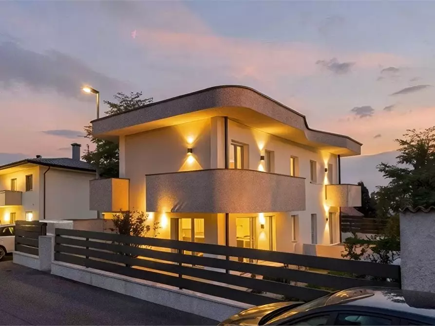 Immagine 8 di Villa in vendita  a Parabiago