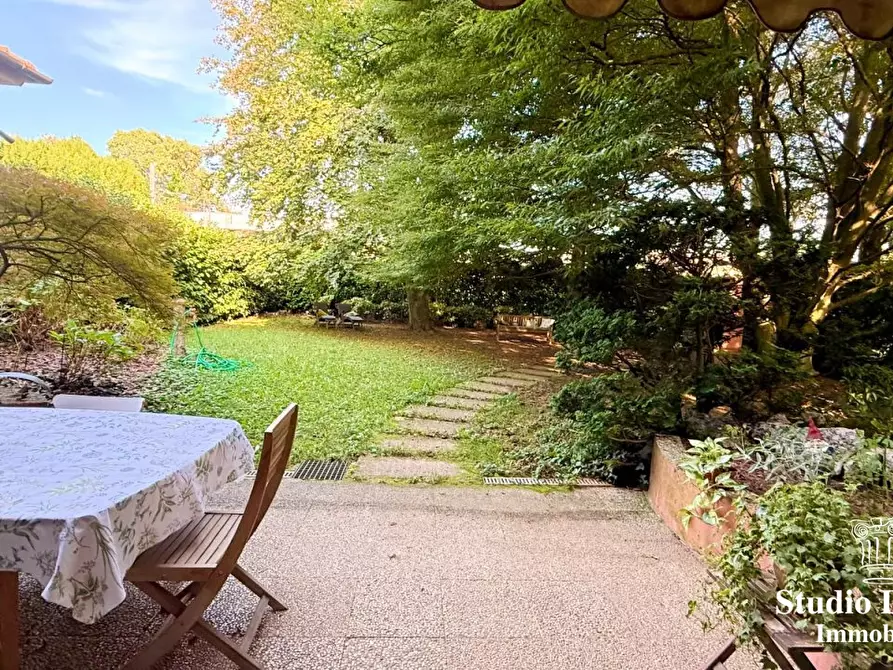 Immagine 8 di Villa in vendita  11 a Correzzana