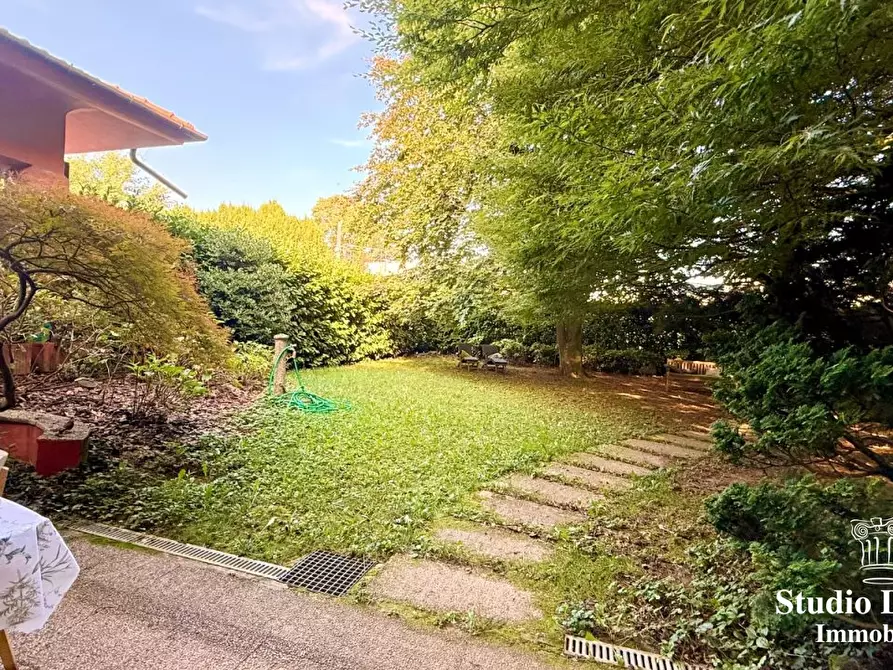 Immagine 9 di Villa in vendita  11 a Correzzana