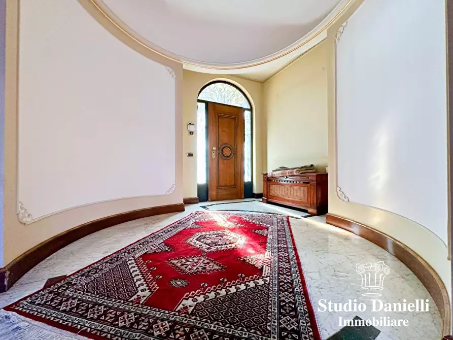 Immagine 4 di Villa in vendita  10 a Carate Brianza