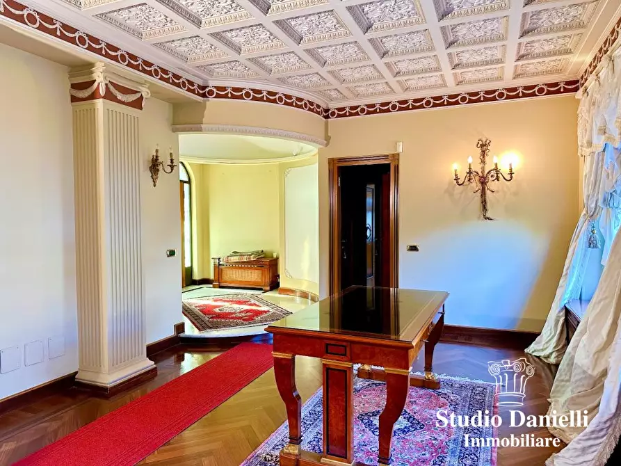 Immagine 6 di Villa in vendita  10 a Carate Brianza