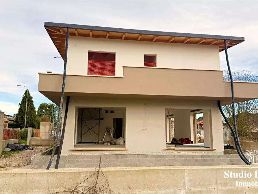 Immagine 3 di Villa in vendita  a Carate Brianza