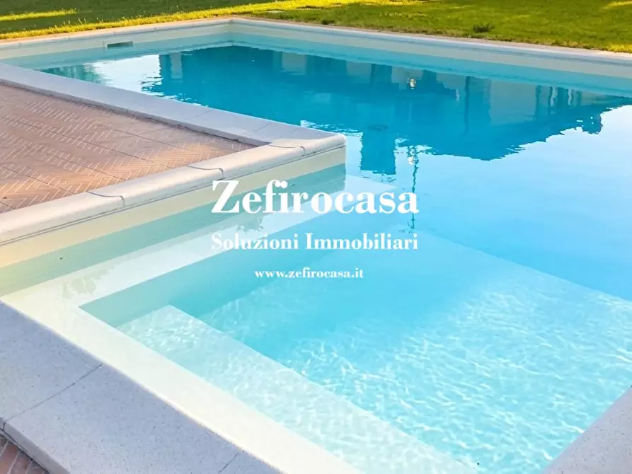 Immagine 2 di Villa in vendita  a San Giovanni In Persiceto