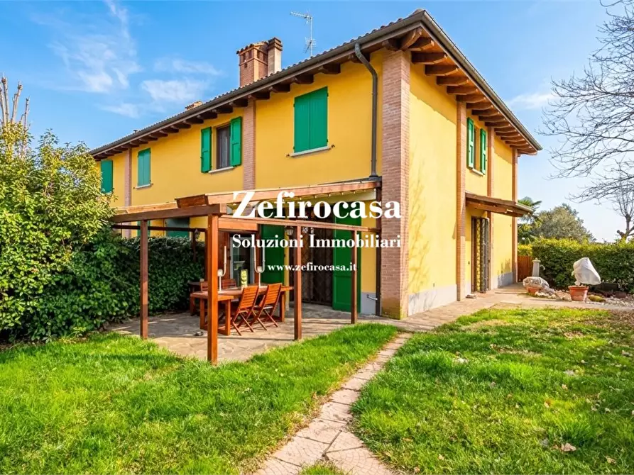 Immagine 1 di Villa in vendita  a San Giovanni In Persiceto