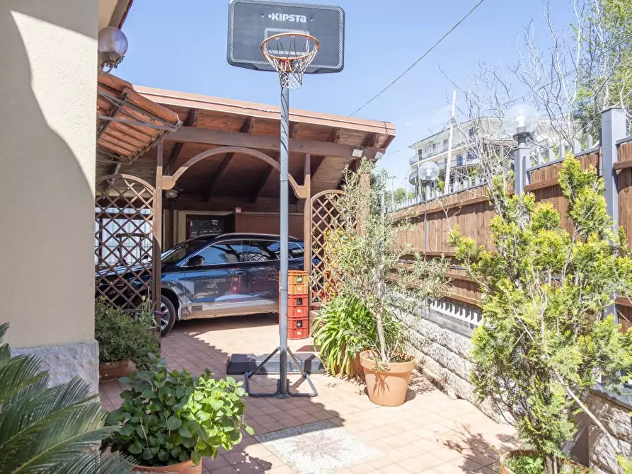 Immagine 3 di Villa in vendita  12 a a Napoli