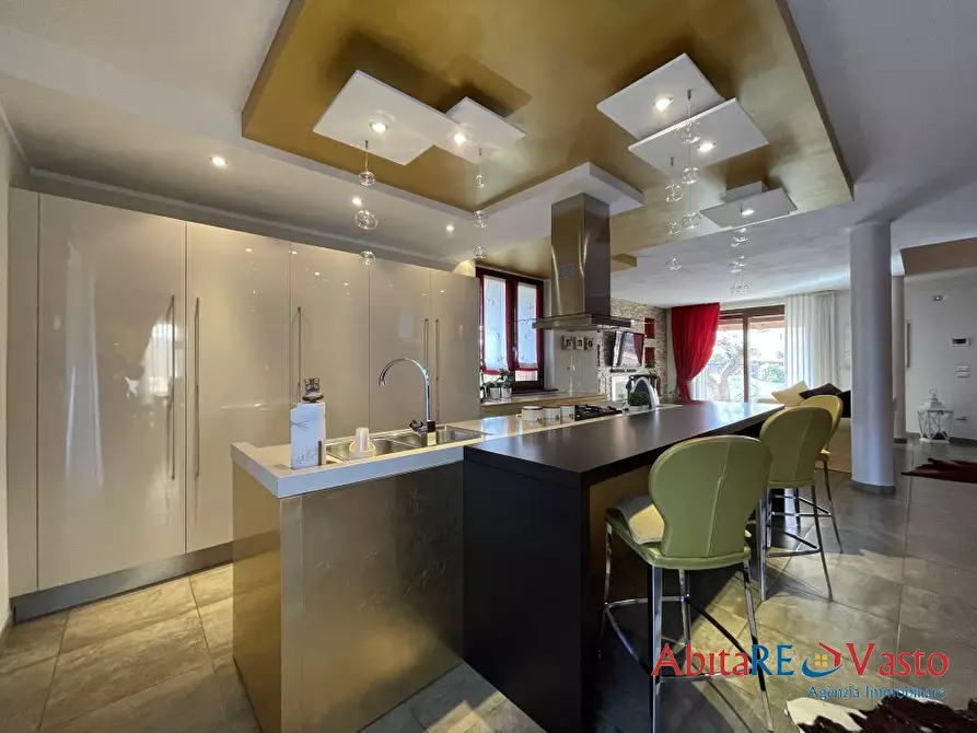 Immagine 4 di Villa in vendita  16 M a Vasto