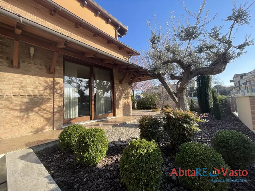 Immagine 1 di Villa in vendita  16 M a Vasto