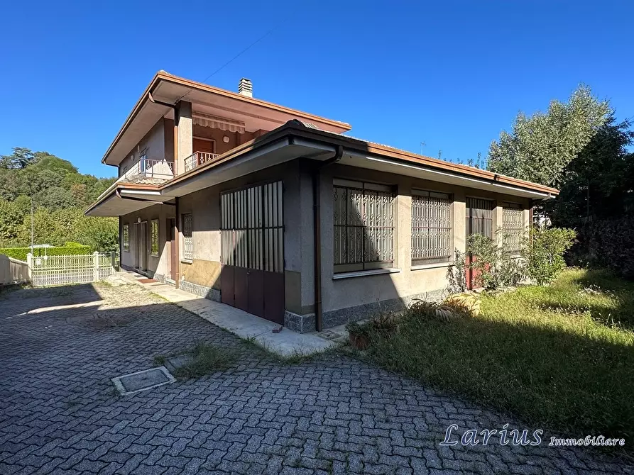 Immagine 1 di Villa in vendita  32 a Erba