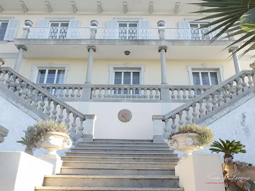 Immagine 1 di Villa in vendita  a San Remo