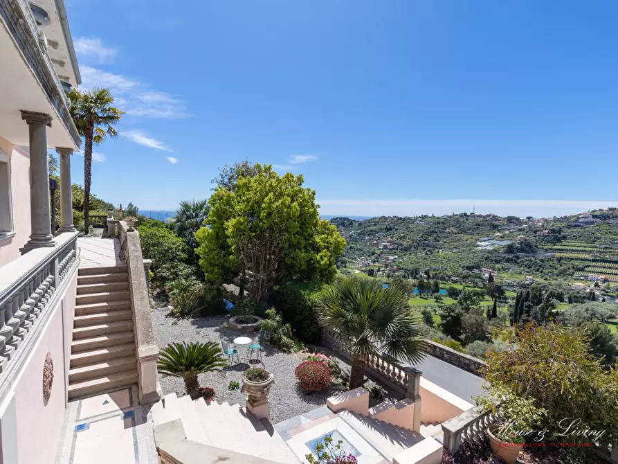 Immagine 10 di Villa in vendita  a San Remo