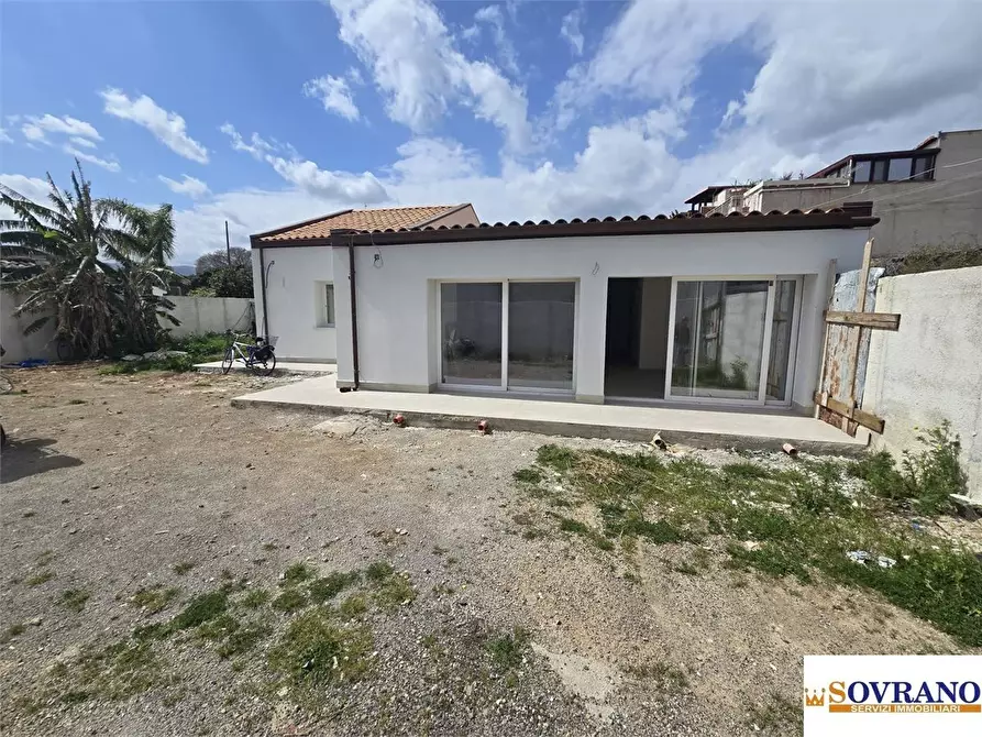 Immagine 2 di Villa in vendita  a Palermo