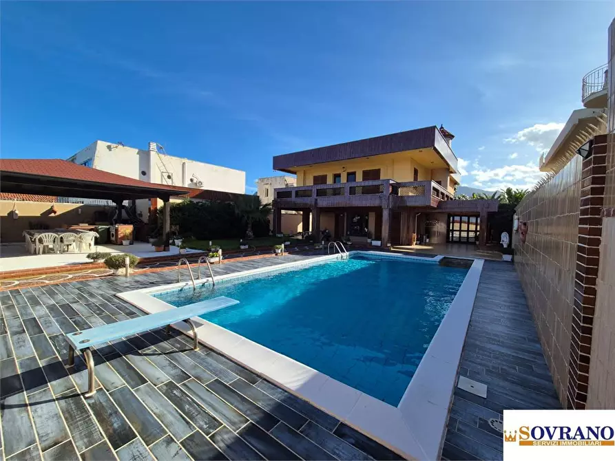 Immagine 1 di Villa in vendita  a Carini