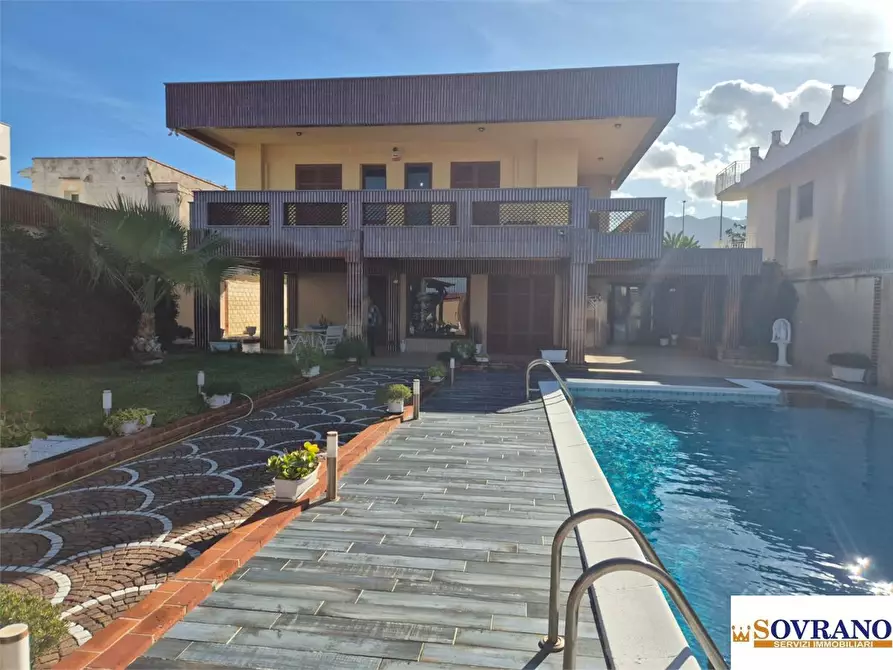 Immagine 2 di Villa in vendita  a Carini