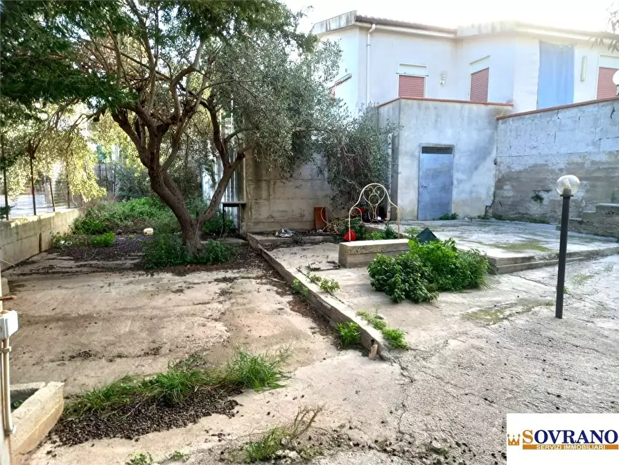 Immagine 2 di Villa in vendita  15 a Carini
