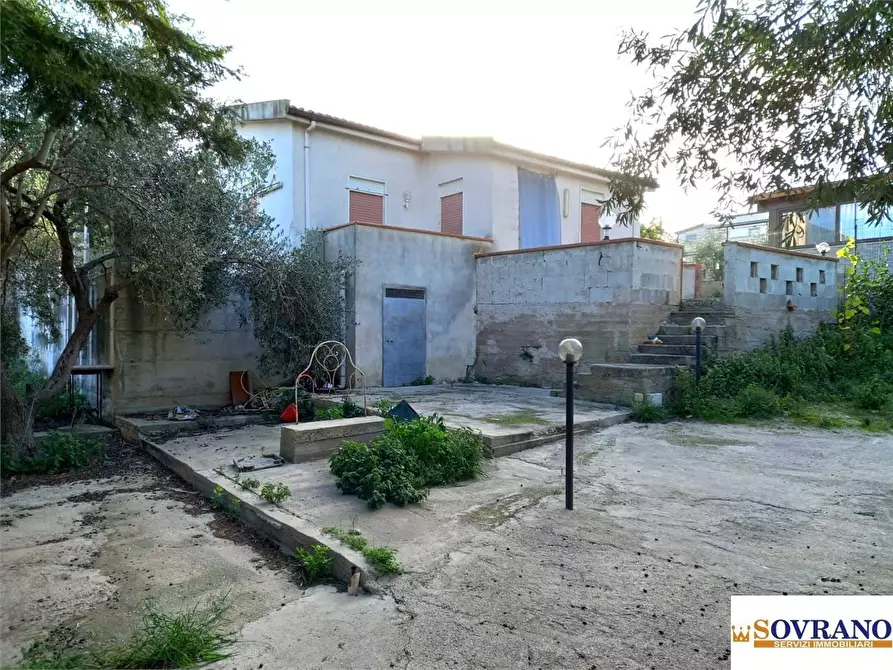 Immagine 1 di Villa in vendita  15 a Carini