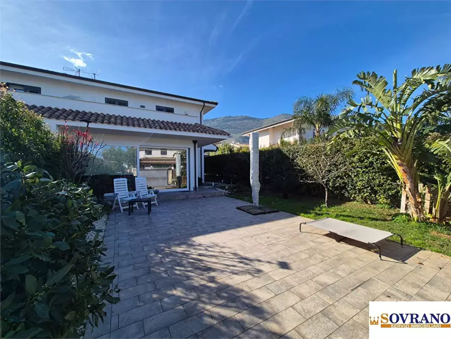 Immagine 2 di Villa in vendita  a Carini