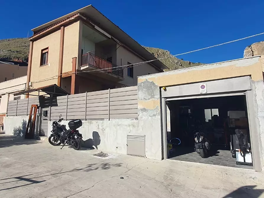 Immagine 1 di Villa in vendita  1085 a Palermo