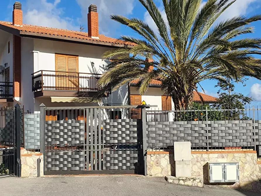 Immagine 1 di Villa in vendita  a Palermo