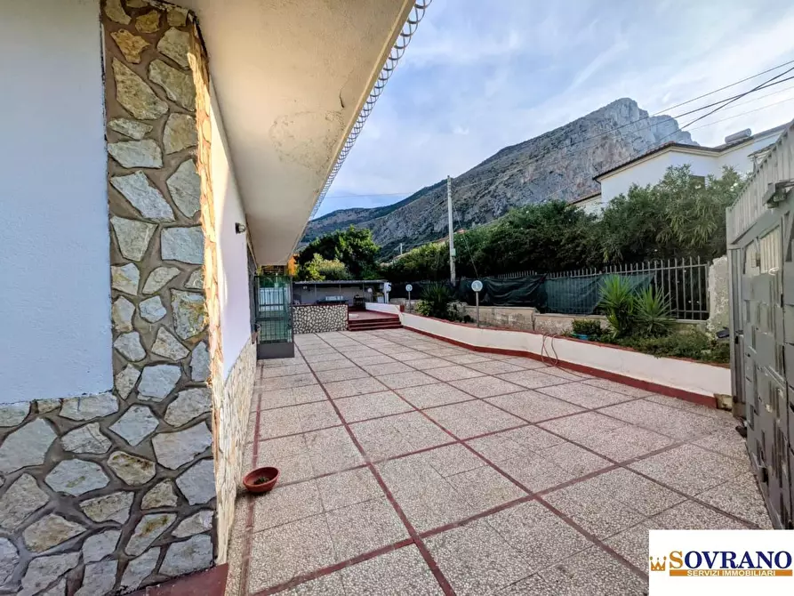 Immagine 8 di Villa in vendita  a Carini