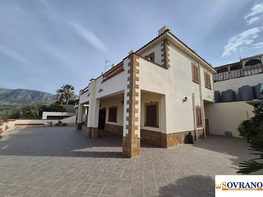 Immagine 2 di Villa in vendita  a Trappeto