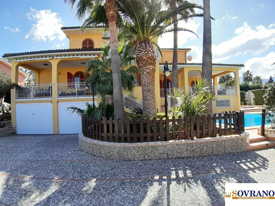 Immagine 1 di Villa in vendita  a Carini