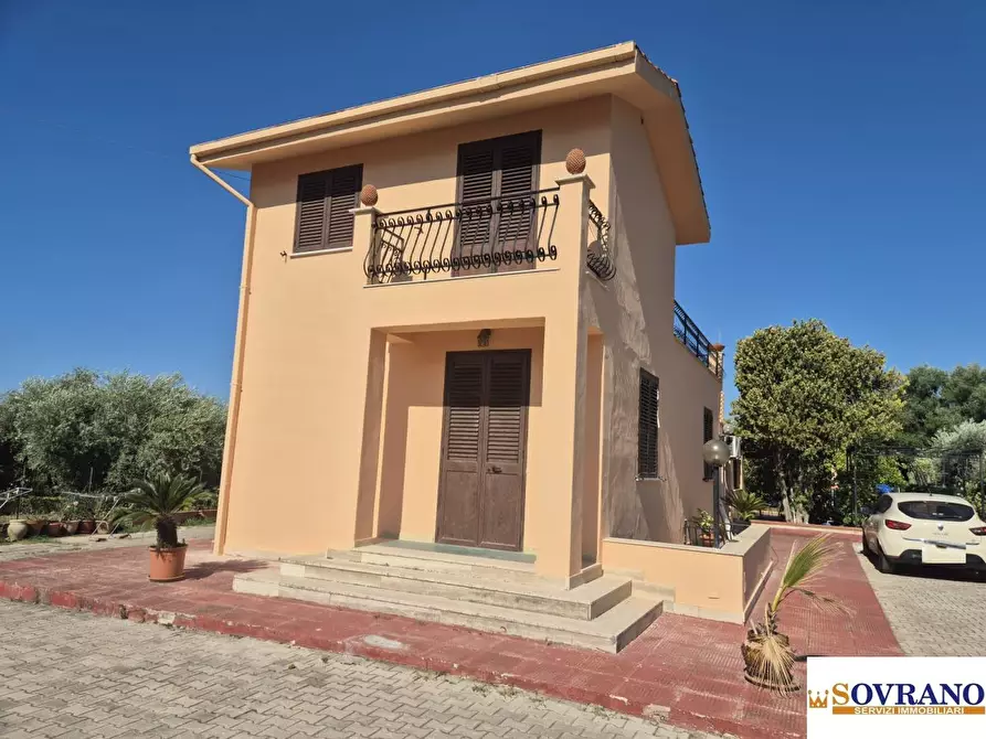 Immagine 2 di Villa in vendita  a Carini