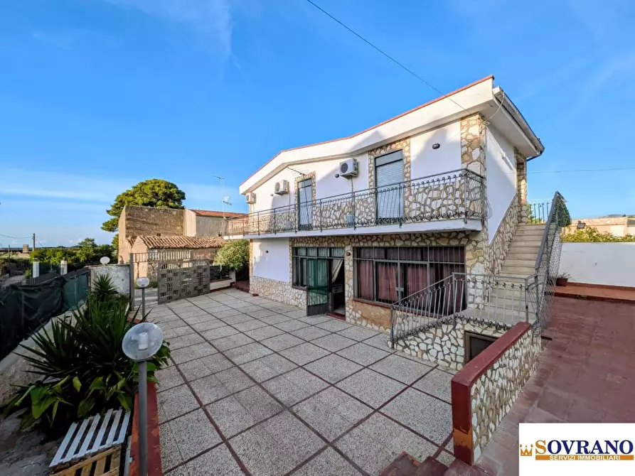 Immagine 2 di Villa in vendita  a Carini