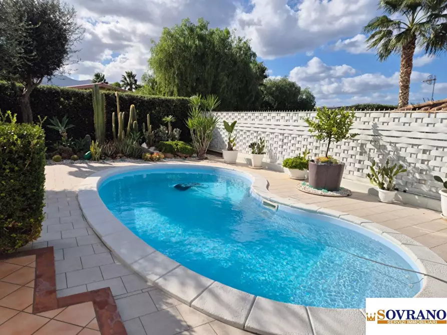 Immagine 2 di Villa in vendita  a Carini