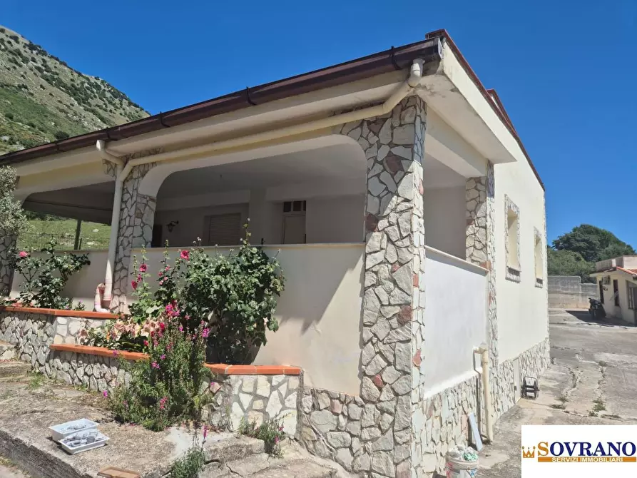 Immagine 3 di Villa in vendita  a Carini