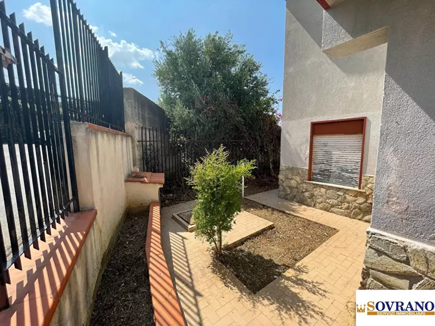 Immagine 10 di Villa in vendita  a Carini