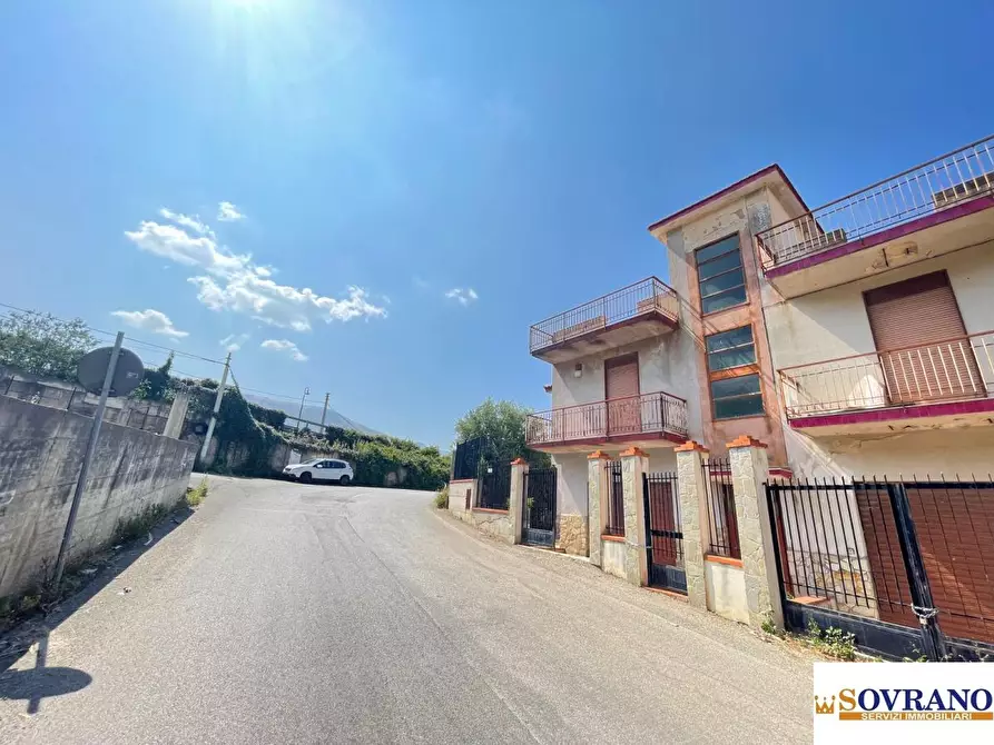 Immagine 2 di Villa in vendita  a Carini